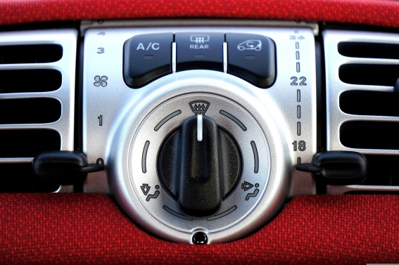 el botón de tu coche que te ayuda a ahorrar gasolina