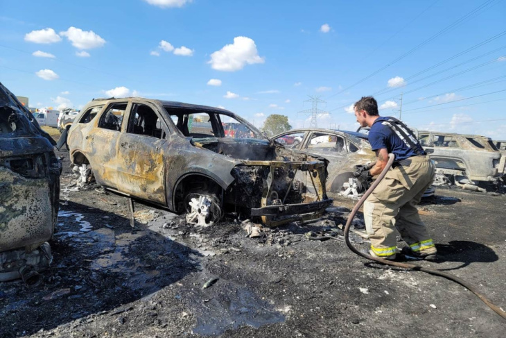 73 coches destruidos en un incendio que podría haber sido ocasionado por una colilla