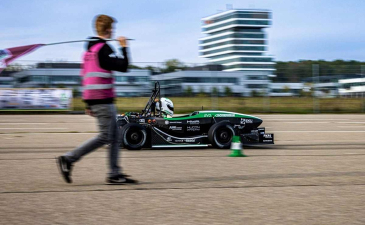 estudiantes crean el auto eléctrico más rápido del mundo