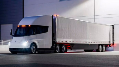 Las entregas del camión eléctrico de Tesla se iniciarán antes de que termine el año