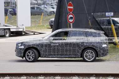 Sorprendido el BMW X3 PHEV entre una flota de prototipos