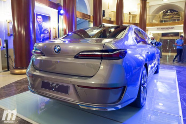 Primeras impresiones frente al BMW i7: tecnológico, imponente y de otro planeta