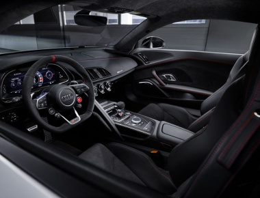 El Audi R8 Coupé V10 GT RWD se convierte en un deportivo más puro y salvaje