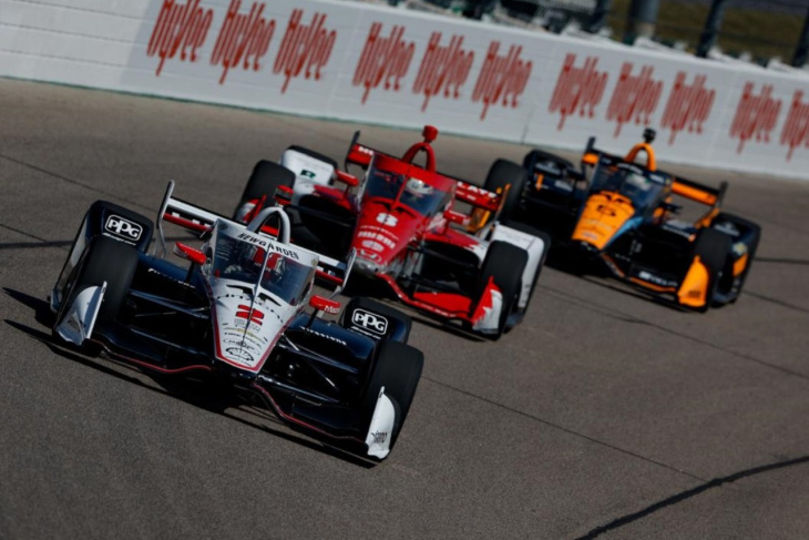 IndyCar Josef Newgarden domina la primera carrera en Iowa, y Álex Palou remonta de nuevo