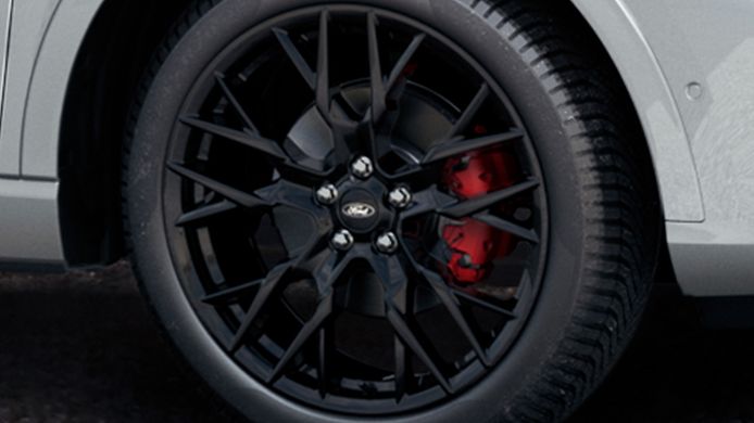el ford kuga híbrido enchufable es ahora más deportivo con el nuevo paquete black