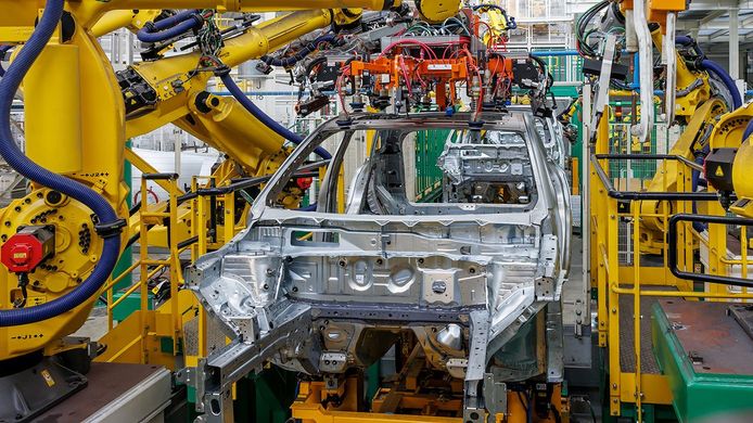 la producción de vehículos en españa sigue la senda de la recuperación en agosto de 2022