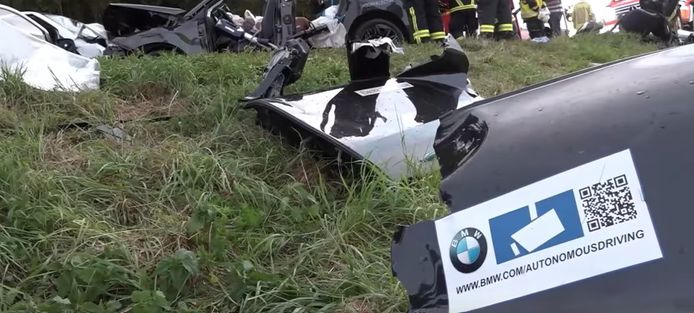 así queda un bmw ix tras un polémico accidente en pruebas de conducción autónoma