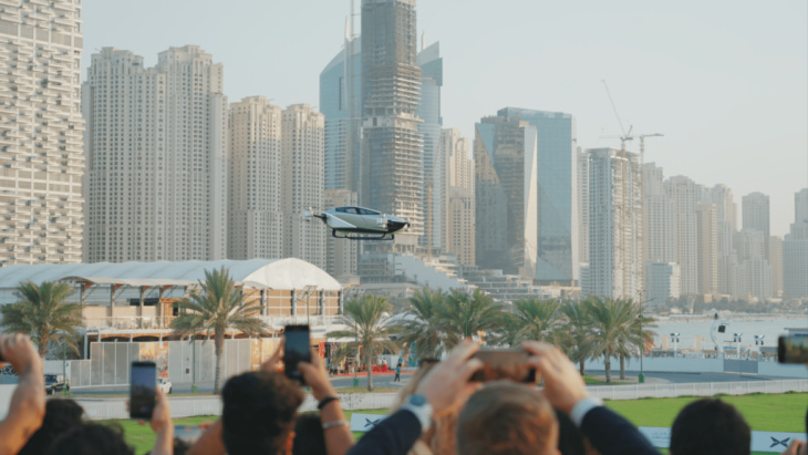 el auto volador x2, despegó la semana pasada en dubái