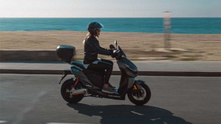 la marca española rieju presenta el scooter eléctrico e-city