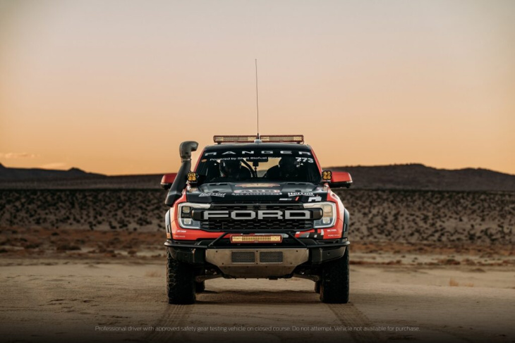 la ford ranger raptor de próxima generación está lista para enfrentar el duro terreno de la baja 1000