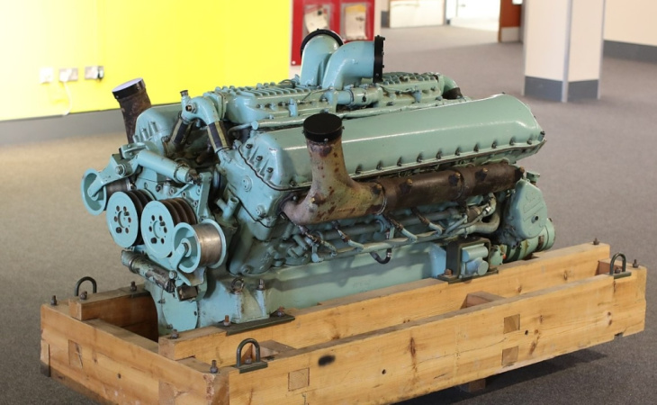 rolls-royce fabricó motores para tanque, y este encendió después de 30 años abandonado