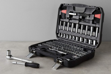 Este práctico maletín de herramientas de 123 piezas para el coche tiene un -25% de descuento por el Black Friday