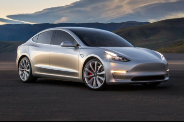 La competencia apura y Tesla le dará una primera lavada de cara al Model 3
