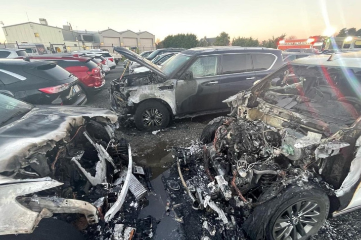 cinco coches alquilados por el servicio secreto de joe biden acaban destrozados en un incendio