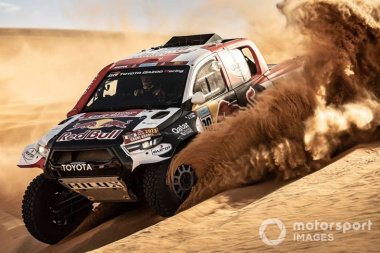 Toyota presenta su alineación de tres coches para el Dakar 2023