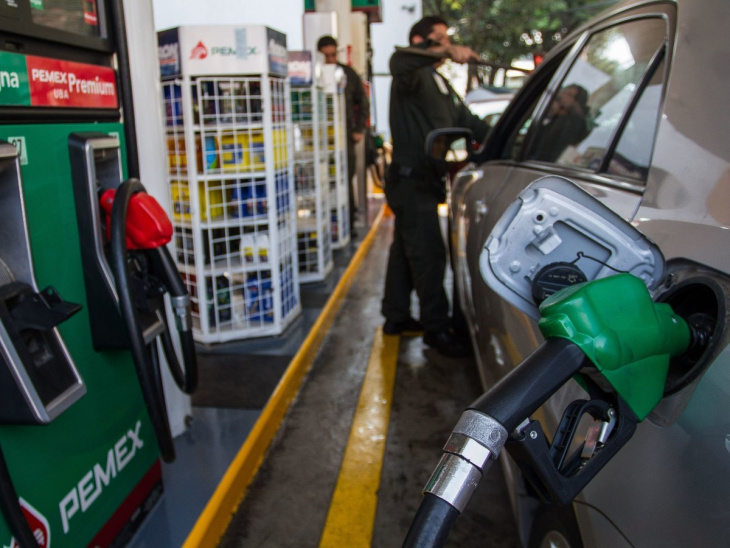 pagarás más de $4.00 de impuesto por cada litro de gasolina