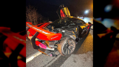 Accidente de choque en Long Beach, McLaren 720 GTR devastado por un Dodge Challenger