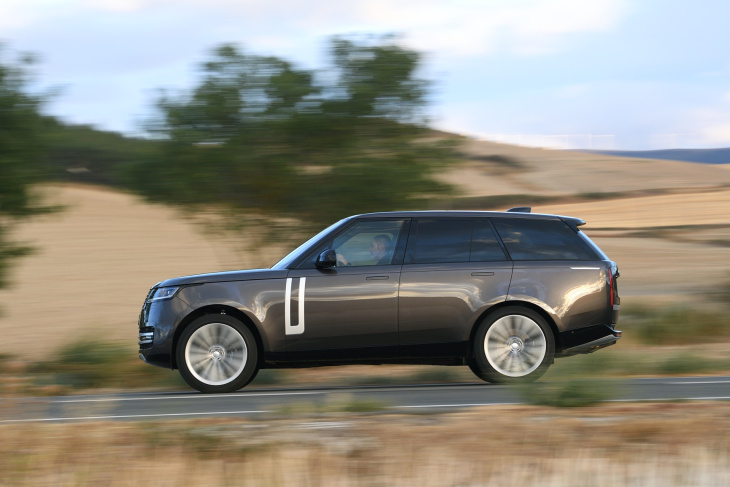 conducimos el nuevo range rover: ¿de verdad es uno de los mejores suv de lujo?