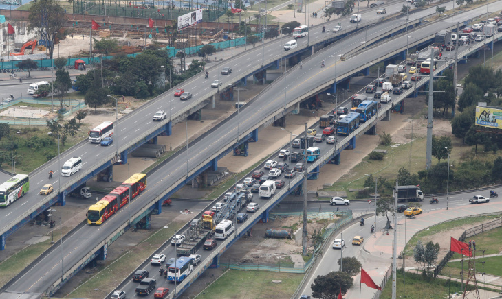 más de un millón de carros se han movilizado para celebrar navidad en colombia: 24 personas han muerto en accidentes