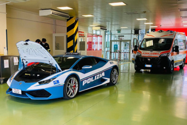 El Lamborghini Huracán de la policía italiana vuela a 300 km/h para entregar a tiempo dos riñones