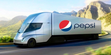 A Elon Musk todo le sale mal, Pepsi ‘pone a parir’ el nuevo camión eléctrico Tesla Semi