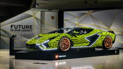 Este es el Lamborghini Sián de LEGO Technic, formado por más de 400.000 piezas