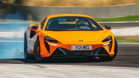 Prueba del McLaren Artura: una nueva generación híbrida