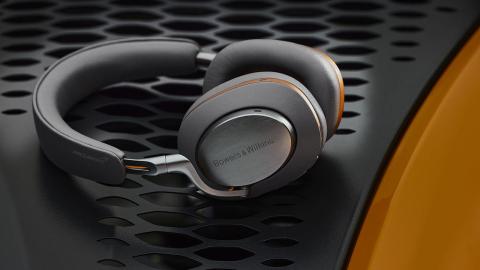 Los auriculares inalámbricos Px8 McLaren Edition elevan la calidad del sonido al máximo nivel