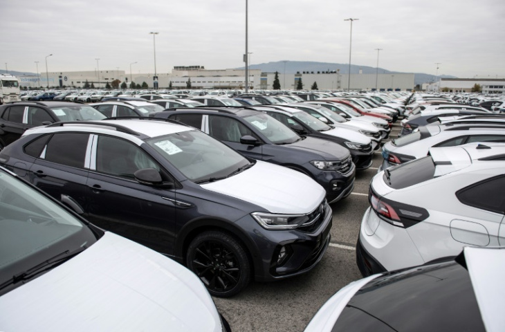 la industria del automóvil espera un repunte del 5% en el mercado europeo en 2023
