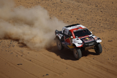 Attiyah gana por 14 segundos, Sainz minimiza daños y Loeb se deja el Dakar