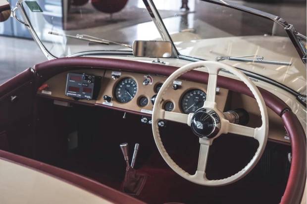 jaguar classics pone a la venta un xk120 de 1950 listo para los rallies