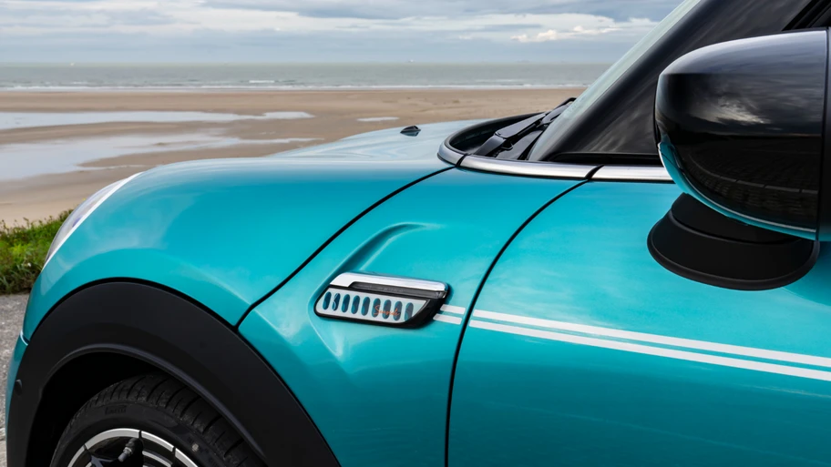 mini cooper convertible seaside edition 2023, para celebrar 30 años de libertad