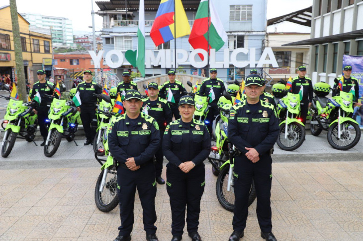 policías de caldas estrenan parque automotor con diez nuevas motocicletas