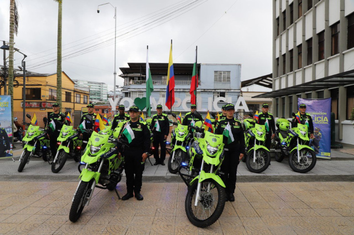 policías de caldas estrenan parque automotor con diez nuevas motocicletas