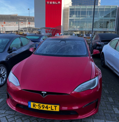 El Tesla Model S Plaid ya está en Europa, y trae el polémico volante Yoke