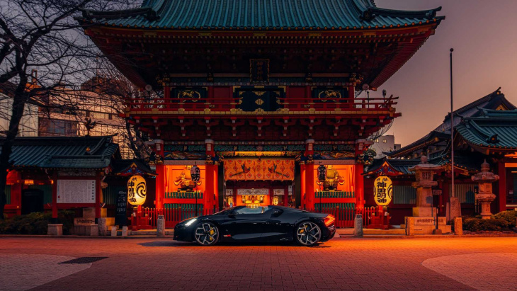 disfruta de la belleza del bugatti mistral roadster en tokio