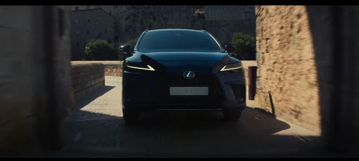 'The Stay Ahead': El nuevo Lexus RX se pone el traje de espía
