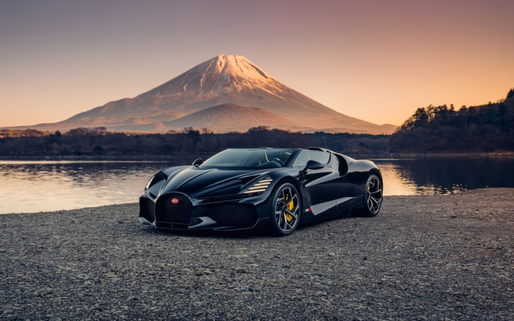 Soledad privilegiada: Un paseo con el Bugatti Mistral por el Tokio desconocido