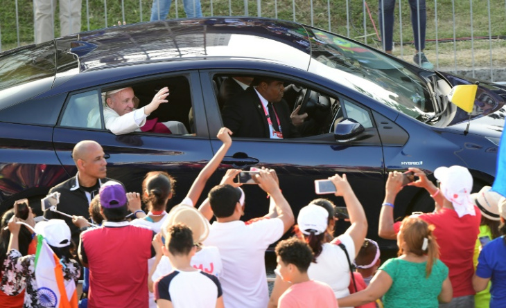 la iglesia sorteará automóvil que usó el papa francisco en panamá