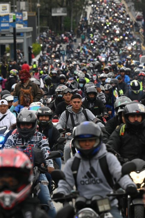 motociclistas retoman peregrinación para venerar al cristo negro en guatemala