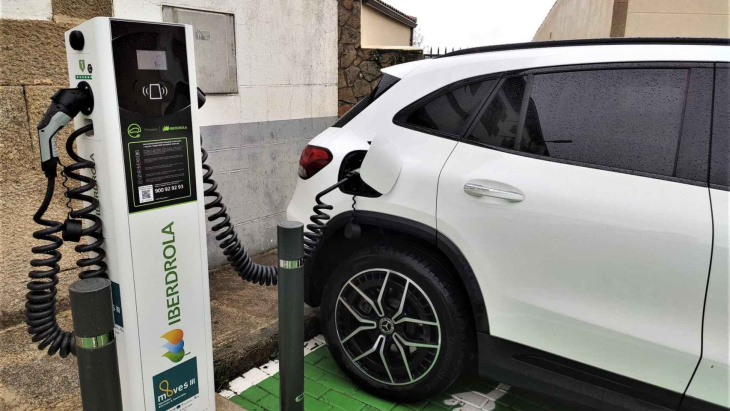 ¿cargar el coche eléctrico mientras compras en mercadona? ya es posible, desde 4 € cada 100 km