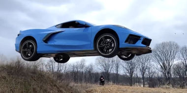 Sí, puedes saltar (y volar) con un Chevolet Corvette C8