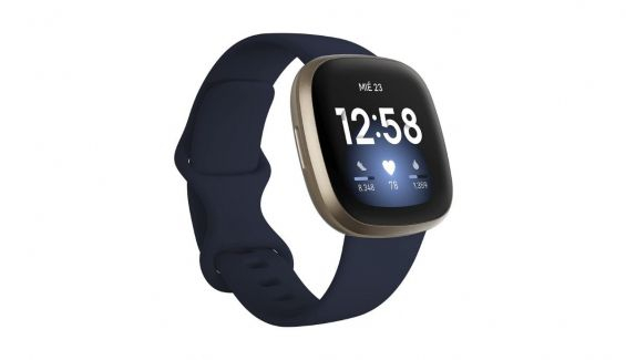 ¡ahora puedes llevarte el smartwatch fitbit versa 3 por 60 euros menos en amazon!