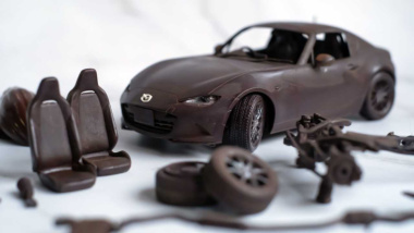 Este curioso y detallado Mazda MX-5 está fabricado de chocolate