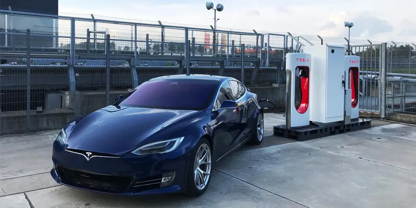 La oferta de Tesla ¿Abandonarías la supercarga gratuita e ilimitada por un descuento de 5.000 euros?