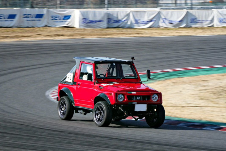 Este Suzuki Samurai es tan rápido como un Mégane R.S. Trophy