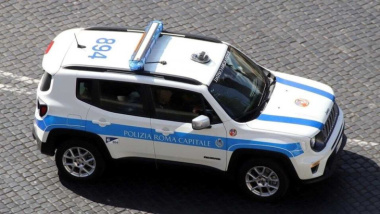 La policía de Roma se 'electrifica' con nuevos Jeep Renegade 4xe