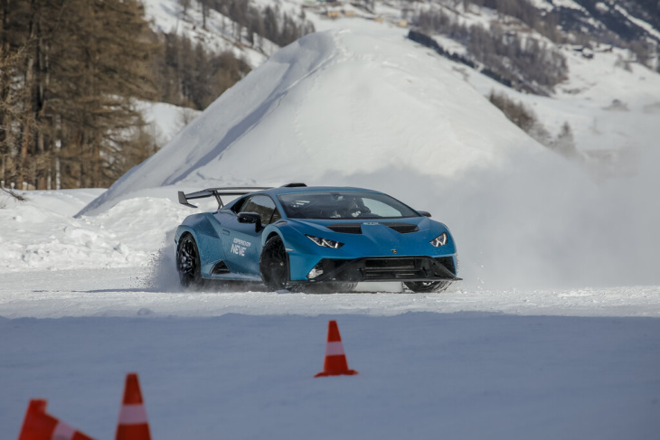 participamos en la lamborghini esperienza neve, las pruebas de conducción más extremas de la gama lamborghini a 18 grados bajo cero
