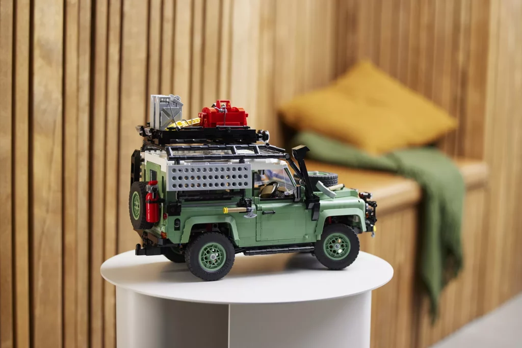 el clásico land rover defender regresa a la vida gracias a lego