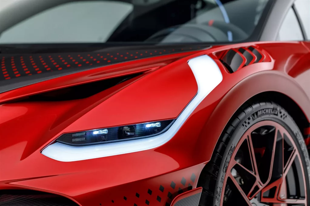bugatti invierte en pintar sus coches lo que tu en dormir cuatro meses